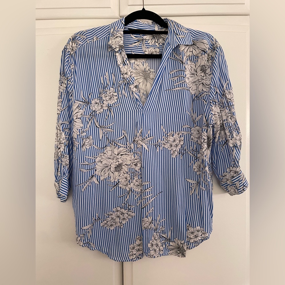 Zara women’s blouse in size small. Blue with white flowers